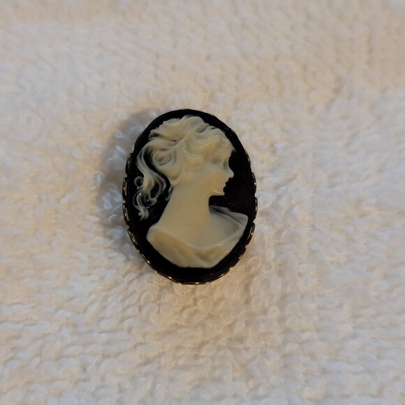 Black & White Cameo Button Cover - Picture 1 of 6